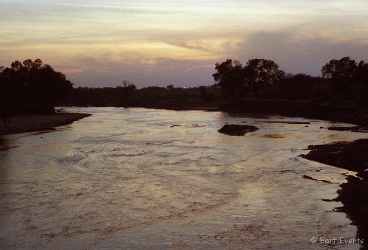 Scan10139.jpg - Samburu river at twilight