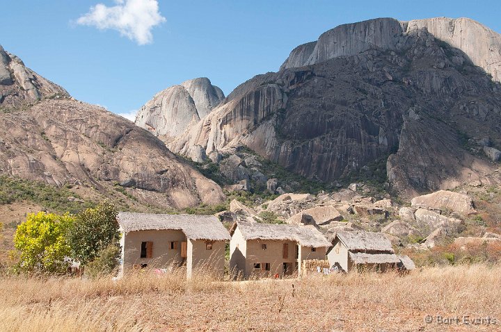 DSC_6477.jpg - Typical houses in the Highlands of Madagascar