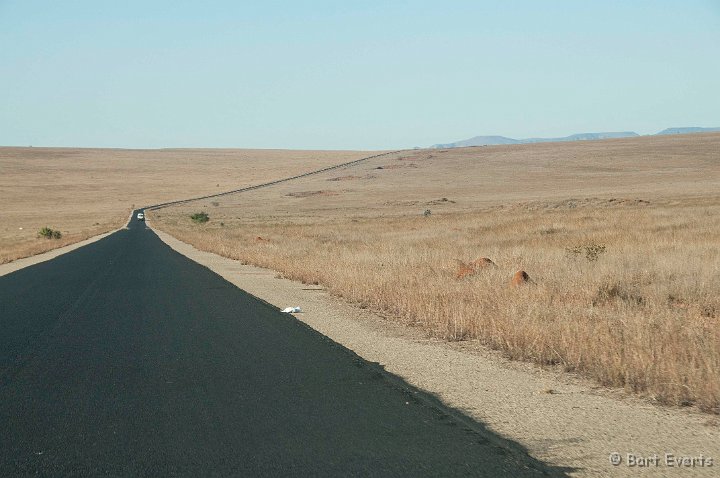 DSC_6157.jpg - endless grasslands towards Isalo