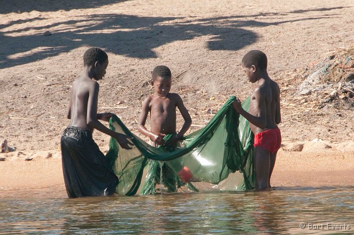 DSC_2973.jpg - Untying fishing nets