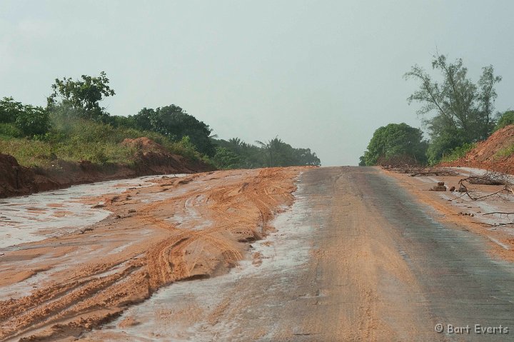 DSC_2629.jpg - Apalling roads Close to tofo