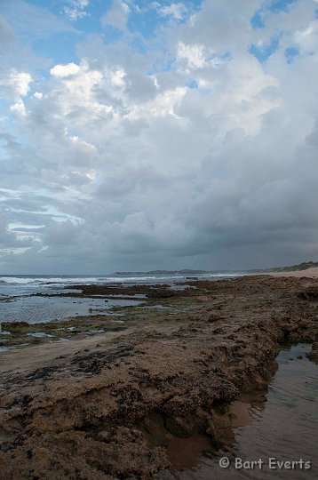 DSC_2633.jpg - Dark clouds gathering above Tofo