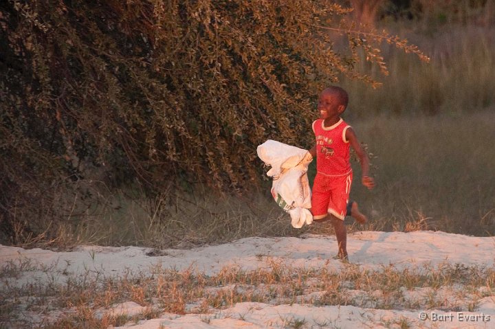 DSC_4523.jpg - Children running