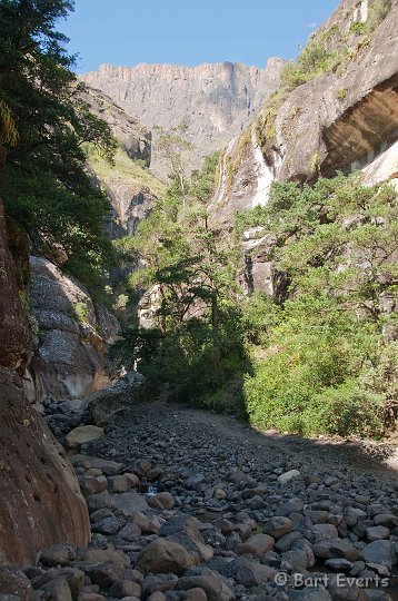 DSC_1795.jpg - Walk up to Tugelagorge