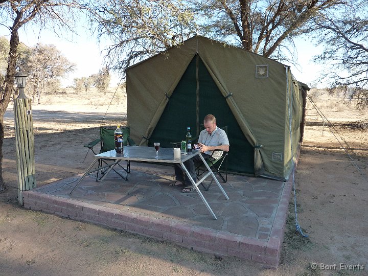 P1010330.JPG - safaritent with electric blanket to survive the freezing night in the Kalahari desert on the Namibian side of the border