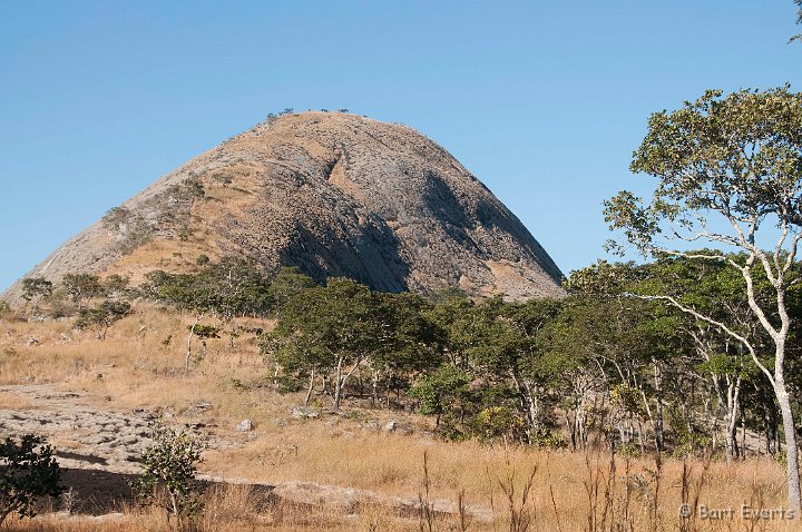 DSC_3525.jpg - Granite boulders of Mutinondo