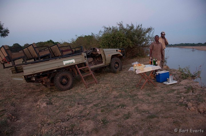 DSC_3173.jpg - Drink break during night safari