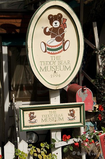 DSC_4989.jpg - What? A teddybear museum in Kobe?