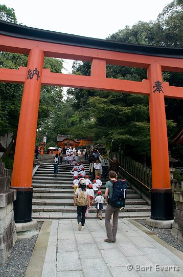 DSC_5040.jpg - The Fushimi-Inari Taisha Shrine famous for its corridors of Torii gates