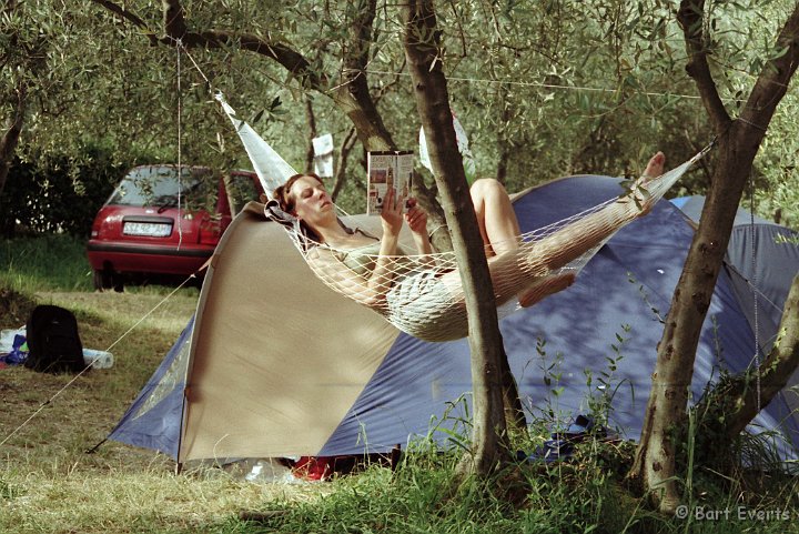 Scan10035.JPG - Rianne relaxing on a campsite in Florence