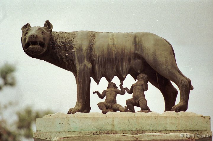 Scan10094.jpg - Woolf nursing Romulus and Remus as founders of Rome