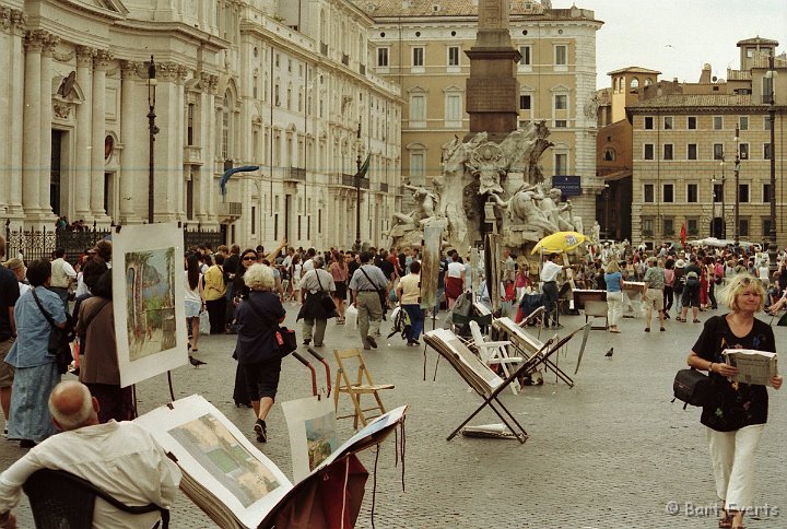 Scan10108.jpg - Piazza Navona with many artists