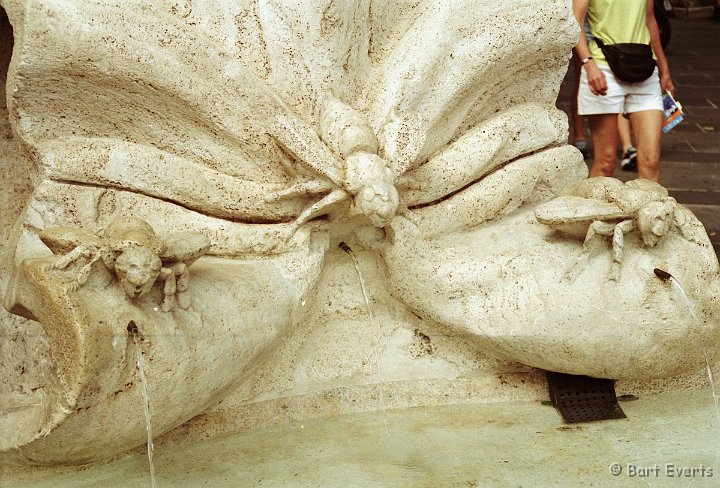 Scan10130.jpg - Fontana dei Barbarini (Bernini)