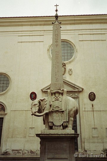 Scan10141.jpg - Il Elefante in front of Santa Maria Sopra Minerva (Bernini, 1667)