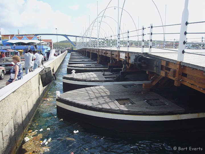 P1000640.jpg - The floating Queen Emma bridge