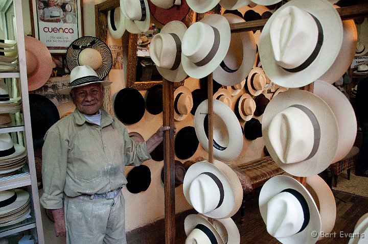 DSC_9555.JPG - The hat-salesman