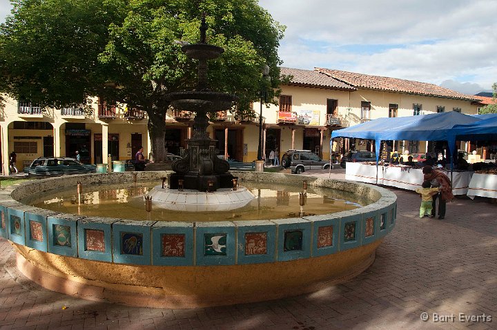 DSC_9567.JPG - Another square in Loja