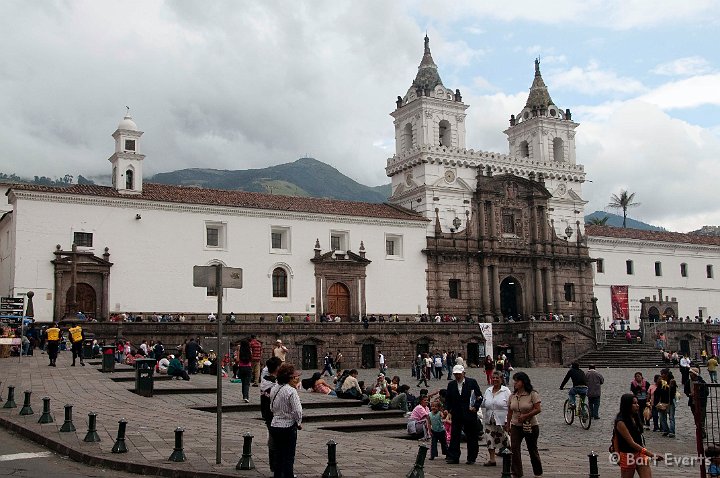 DSC_8039nb.JPG - Plaza San Francisco with the biggest monestary of South America