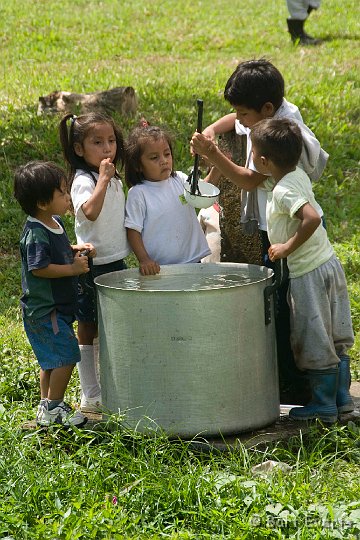 eDSC_0073.JPG - kids drinking water