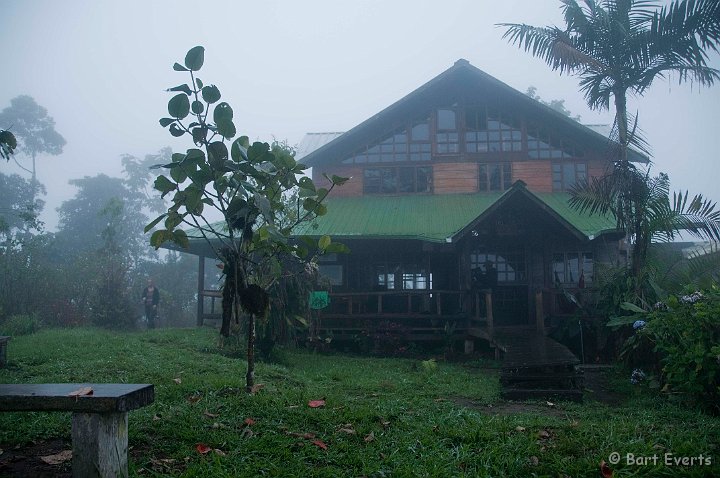 DSC_7845a.JPG - The Santa Lucia Lodge in the mist