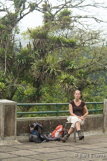 DSC_6218.JPG - Rianne is waiting while I'm taking photos